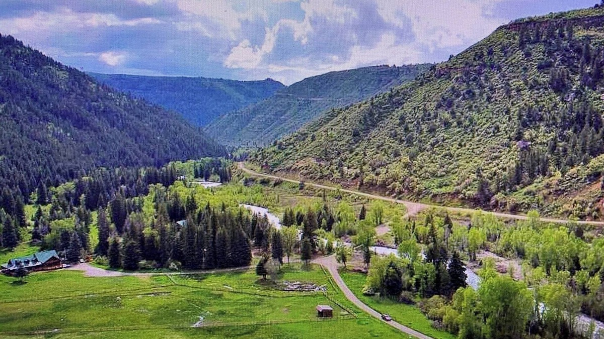 Somerset Cabin | Family Retreat on River in Raggeds with WiFi on Kebler PassnMeal Plans Available