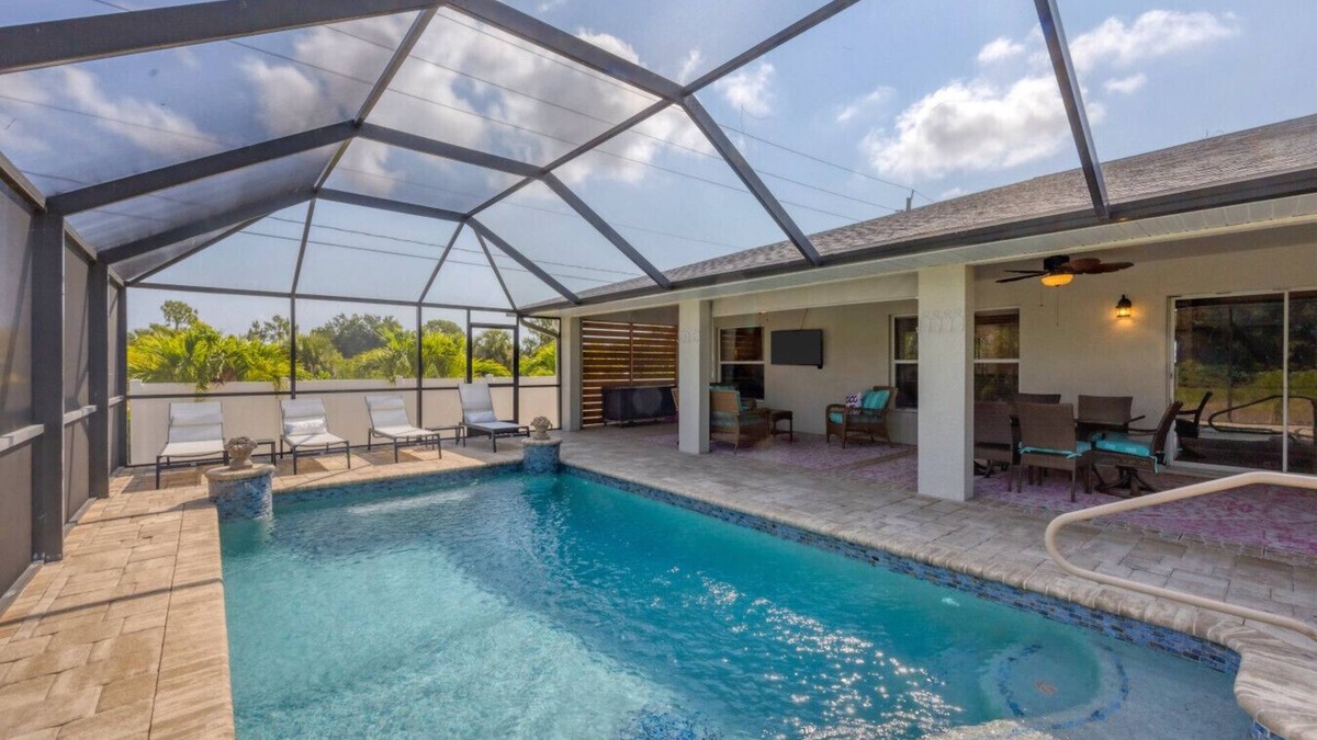 Port Charlotte House | Family Retreat Sleeps 10 Pool Near Beach