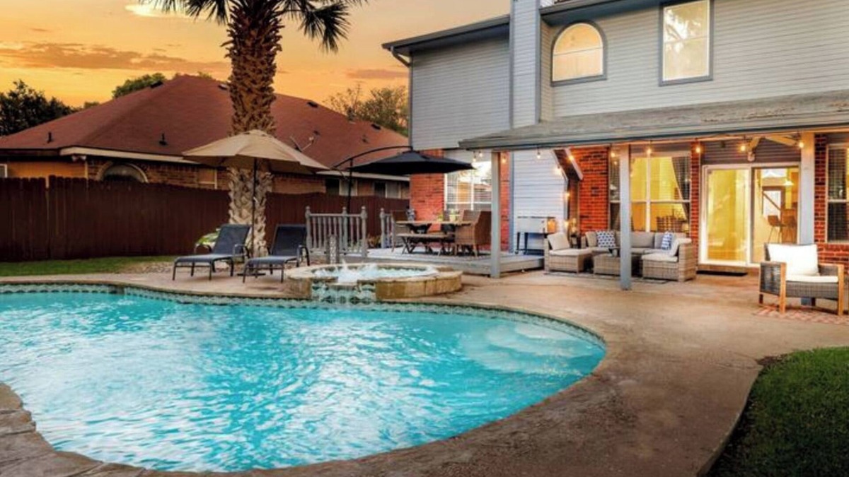North San Antonio - SAT House | Family Retreat w/Heated Pool + Slide + Hot Tub!