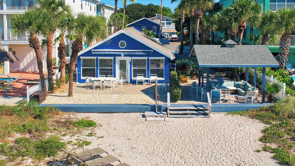 Independence Square Cottage | Family Reunion Sleeps 30 people