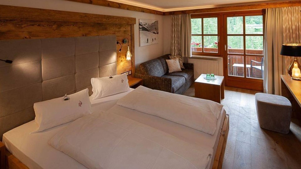 Damuels House | Family room Alpine Lifestyle with half board - Berghotel Madlener