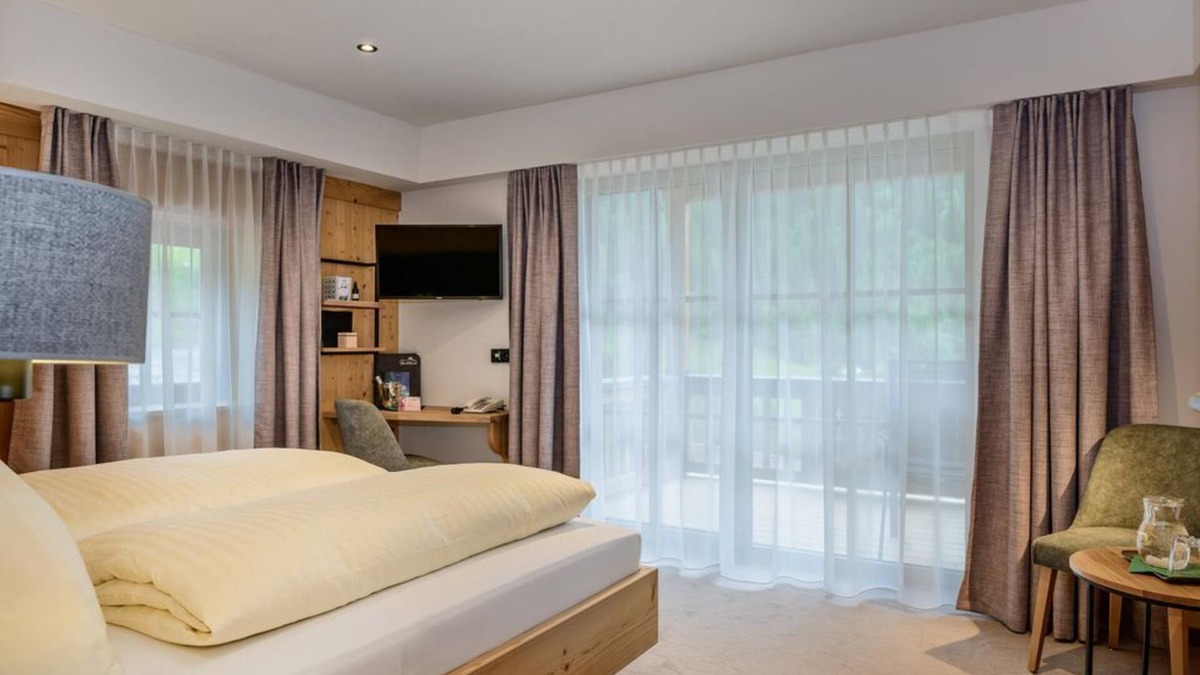 Dorfgastein House | Family room C with shower, WC - Berghotel Hauserbauer
