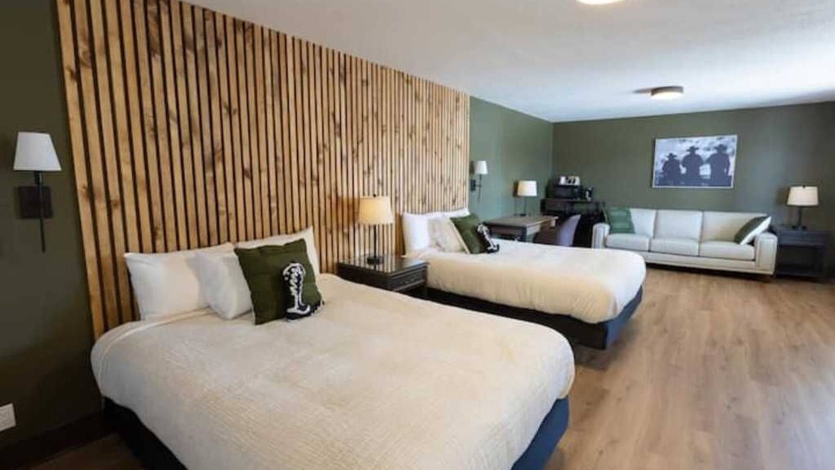 Panguitch Hotel | Family Room Sleeps 5 Western Themed Bryce Canyon