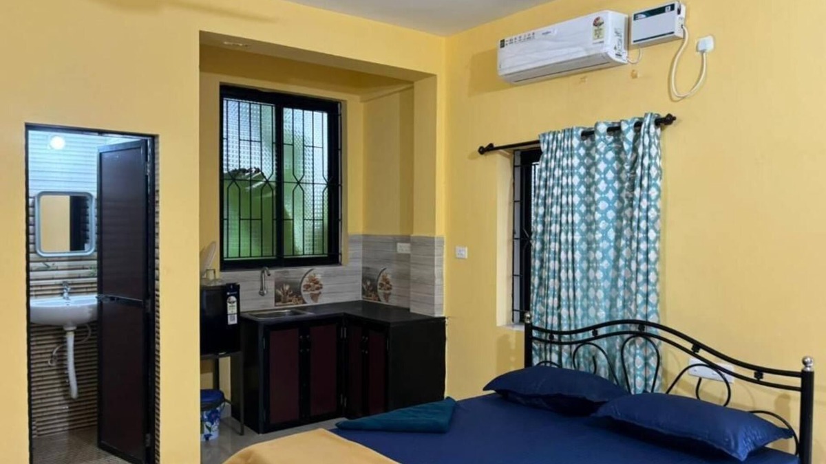 Candolim Apartment | Family Room with Bathroomn