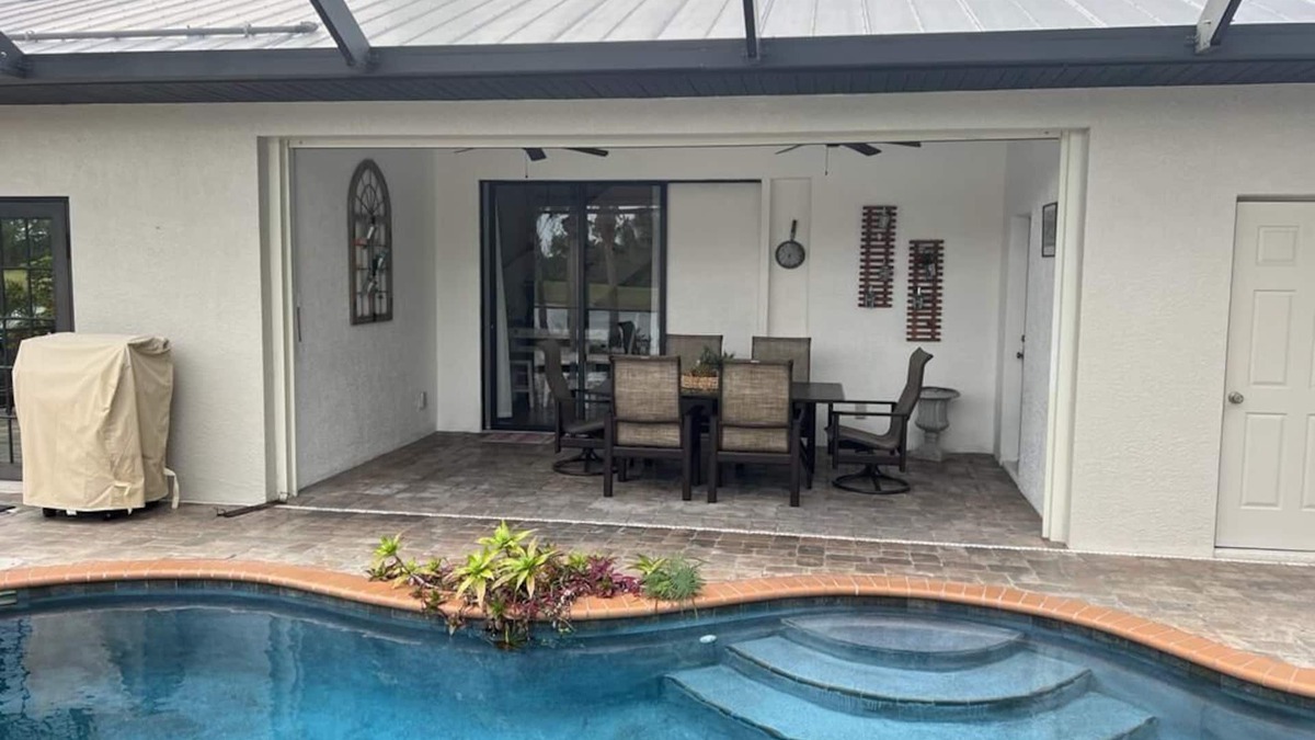 Pine Valley House | family size house lake view, with pool and pet friendly