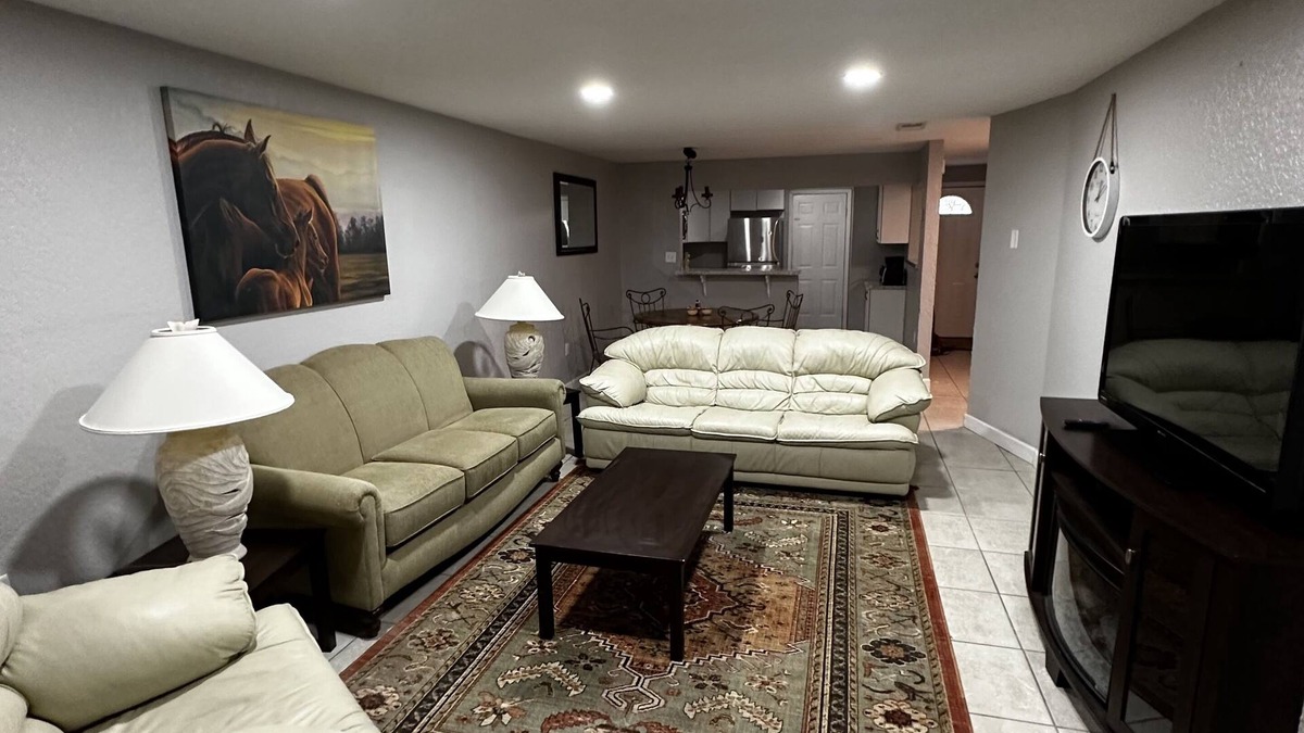Ocala House | Family sized apartment in SW ocala near the Rainbow river and WEC
