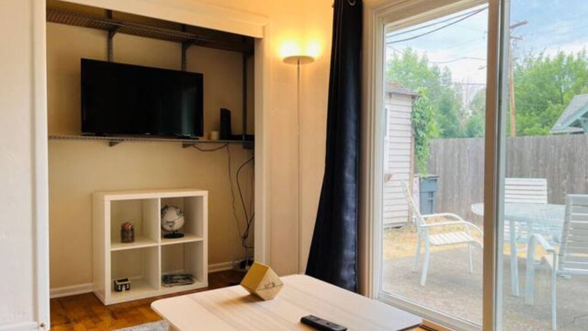 Amazon House | Family-sized U of O bungalow