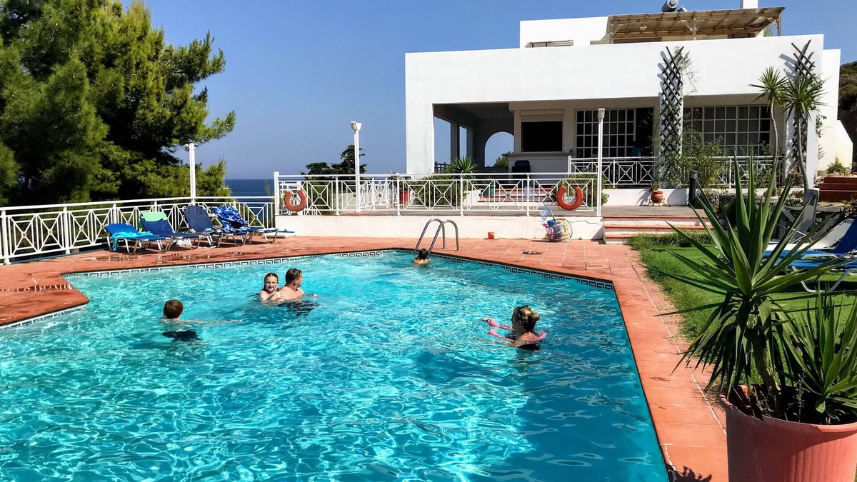 Kontos House | Family studio with sea & pool view