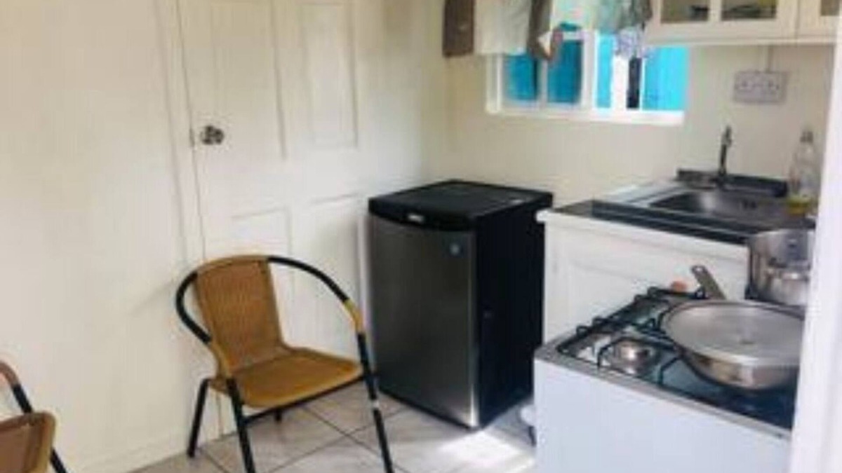 Clifton Apartment | Family styled Apartments/Guest House - 5 minutes walk from the beach.