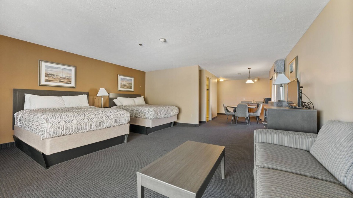 Put-in-Bay Hotel | Family Suite at Bayshore Resort Put-in-Bay