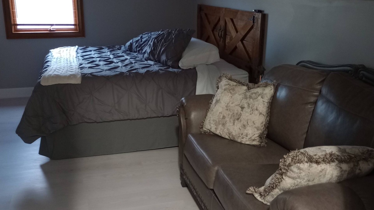 Rockmart Bed & Breakfast | Family Suite with King & 4 adult bunk beds at Becks Lake