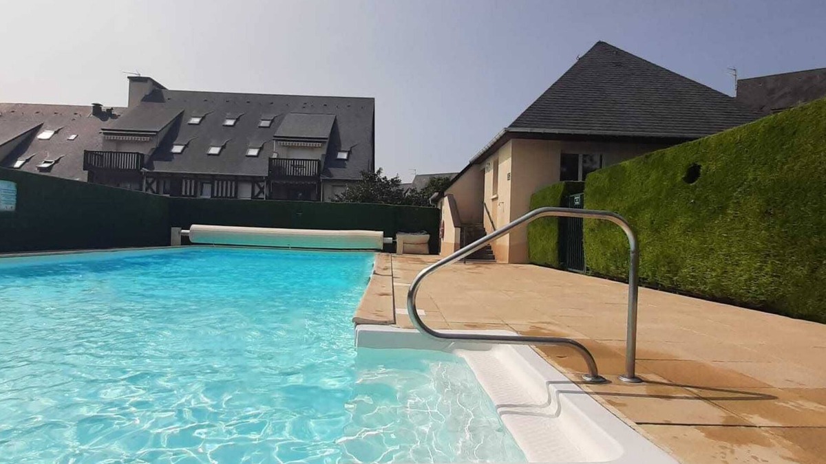 Touques Apartment | Family T2 with pool and garden in Touques