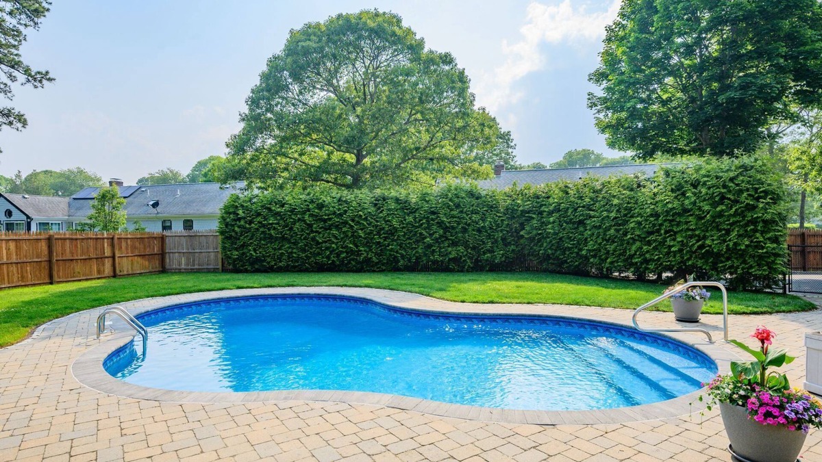Hyannis House | Family Tides - Central location, pool, hot tub, outdoor kitchen, dog pen