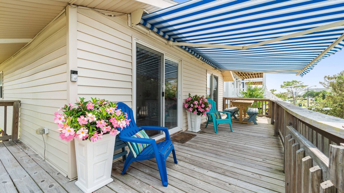 Long Beach Cottage | Family Time! 2nd Street from Beach Home - Newly Renovated & So Cute - Sleeps 6