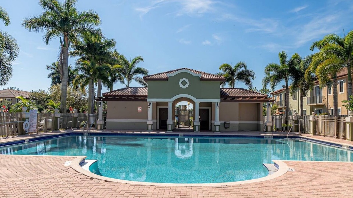 Homestead House | Family Time Relax & Explore, Pool, Work Desk, BBQ, Near Everglades & Keys