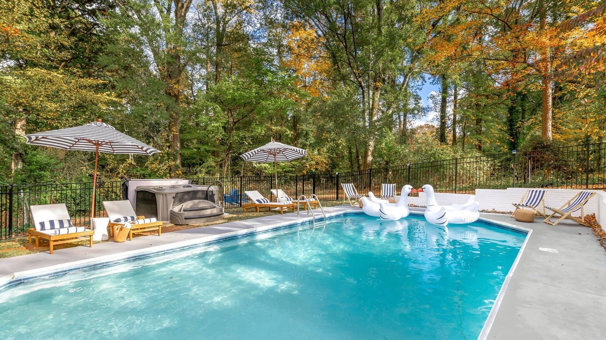 Lindley Park House | Family Time Retreat w/HotTub, FirePit, Pool!