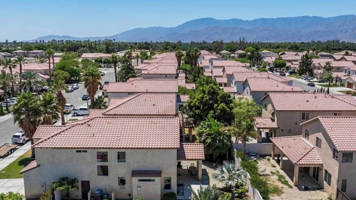 Coachella House | Family Vacation Home 1.8 miles from Coachella fest!