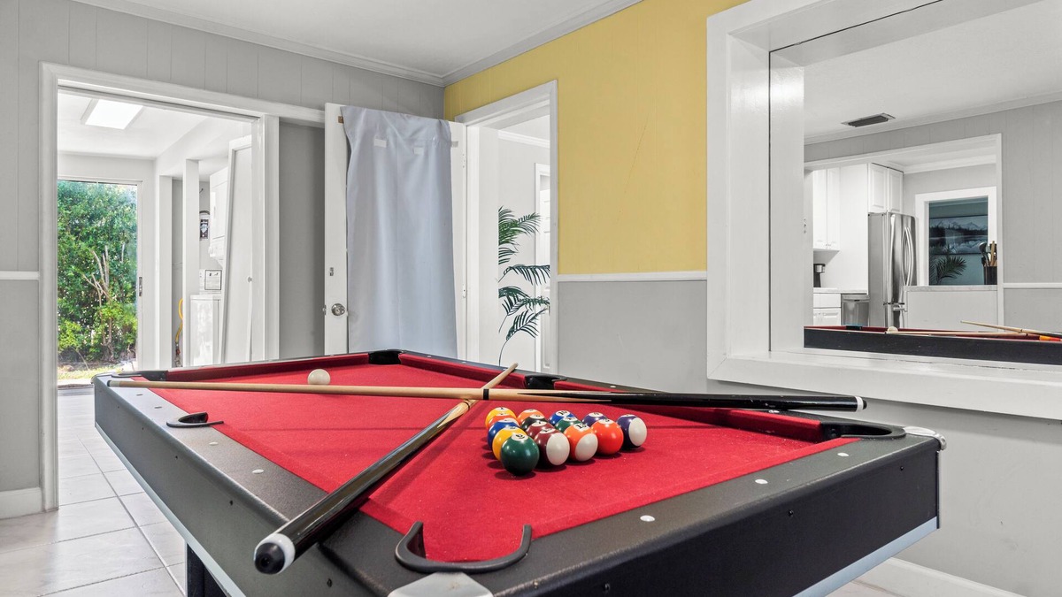 Croissant Park House | Family Vacation Gem: 5 Min to Airport, 15 to Beach
