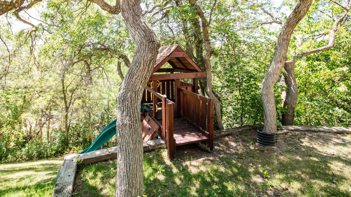 Woodland Estates House | Family vacations, stunning views and three fireplaces