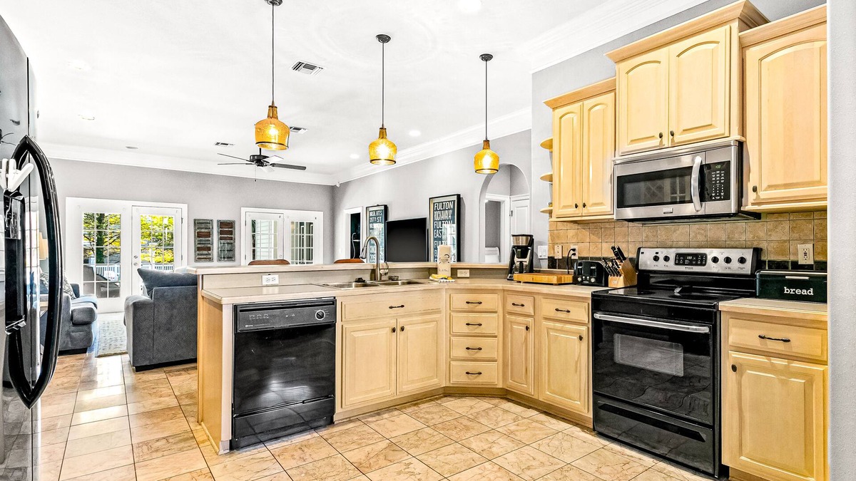 Village of Sugar Beach House | Family Villa with Sun Deck, Patio, Private Pool, Grill - Full Kitchen + WiFi