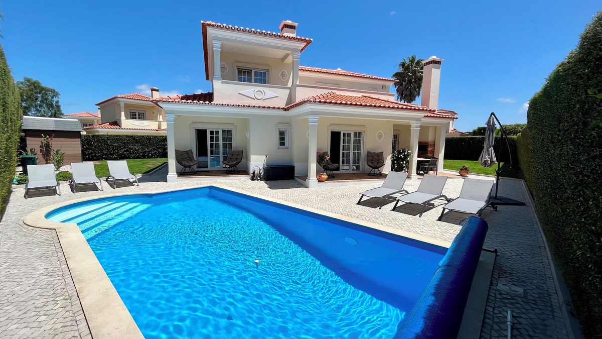 Praia del Rei Villa | Family villa with private heated pool, close to local amenities & superb beaches