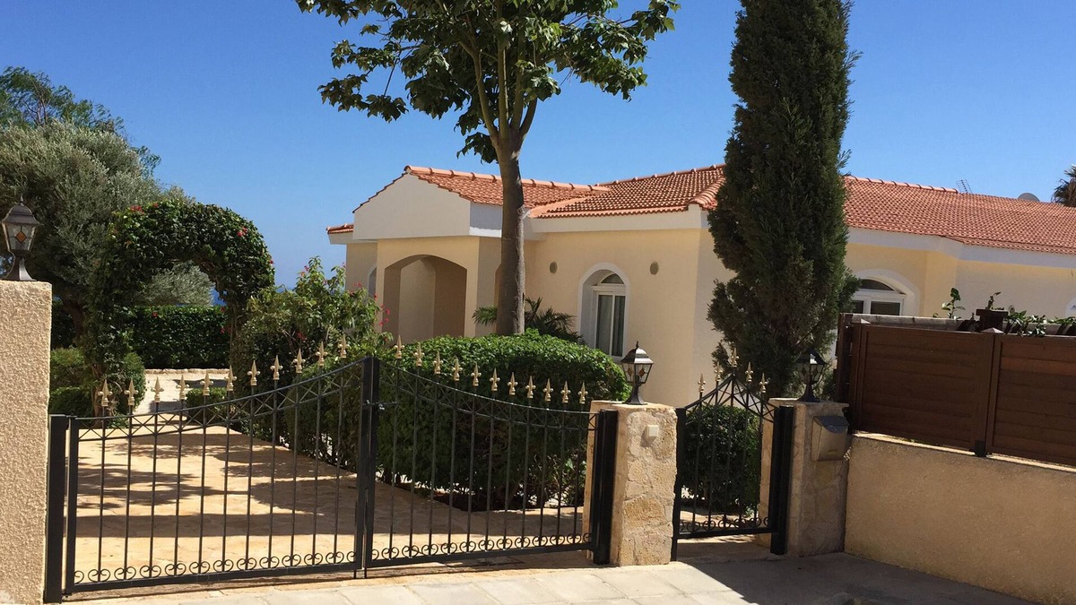 Pissouri Villa | Family Villa with Sea Views & 5×10m Kid-Friendly Pool Heated by Solar Cover