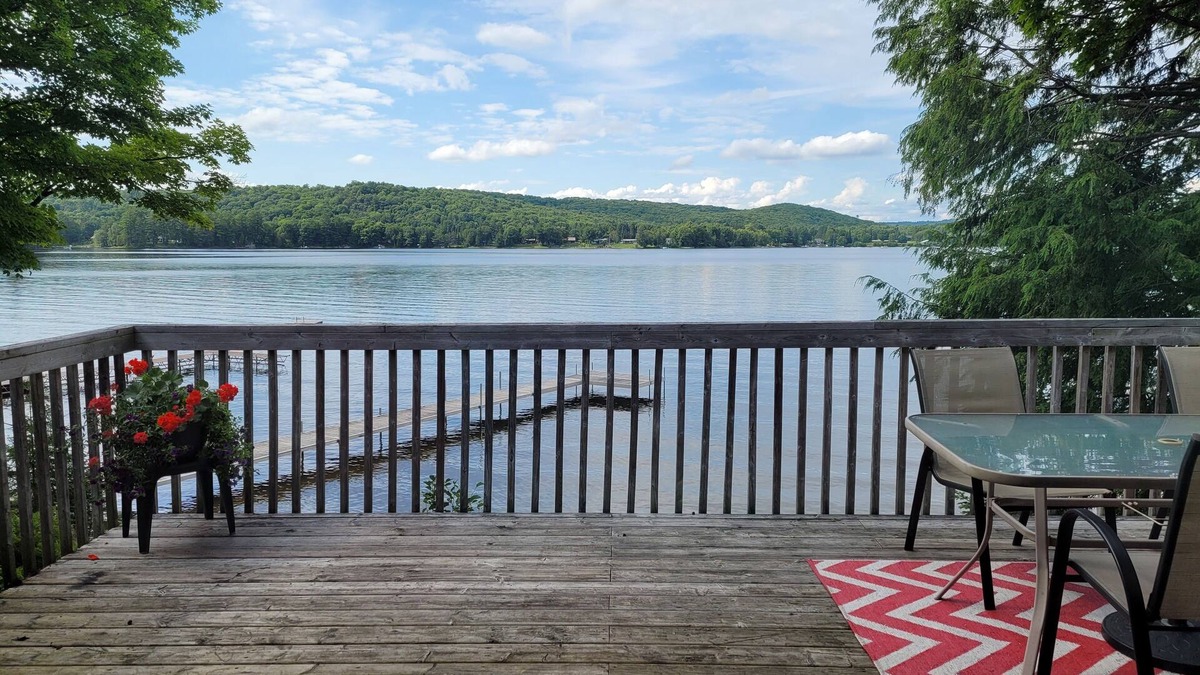 Algonquin Highlands Cottage | Family waterfront cottage with shallow, sandy entry - drive in, road access.