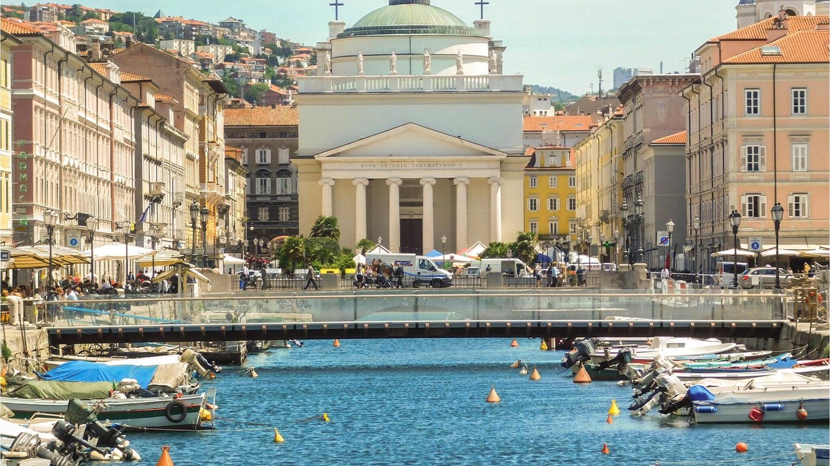 Muggia House | Fancy an unforgettable vacation? Come to this wonderful vacation home near Trieste.