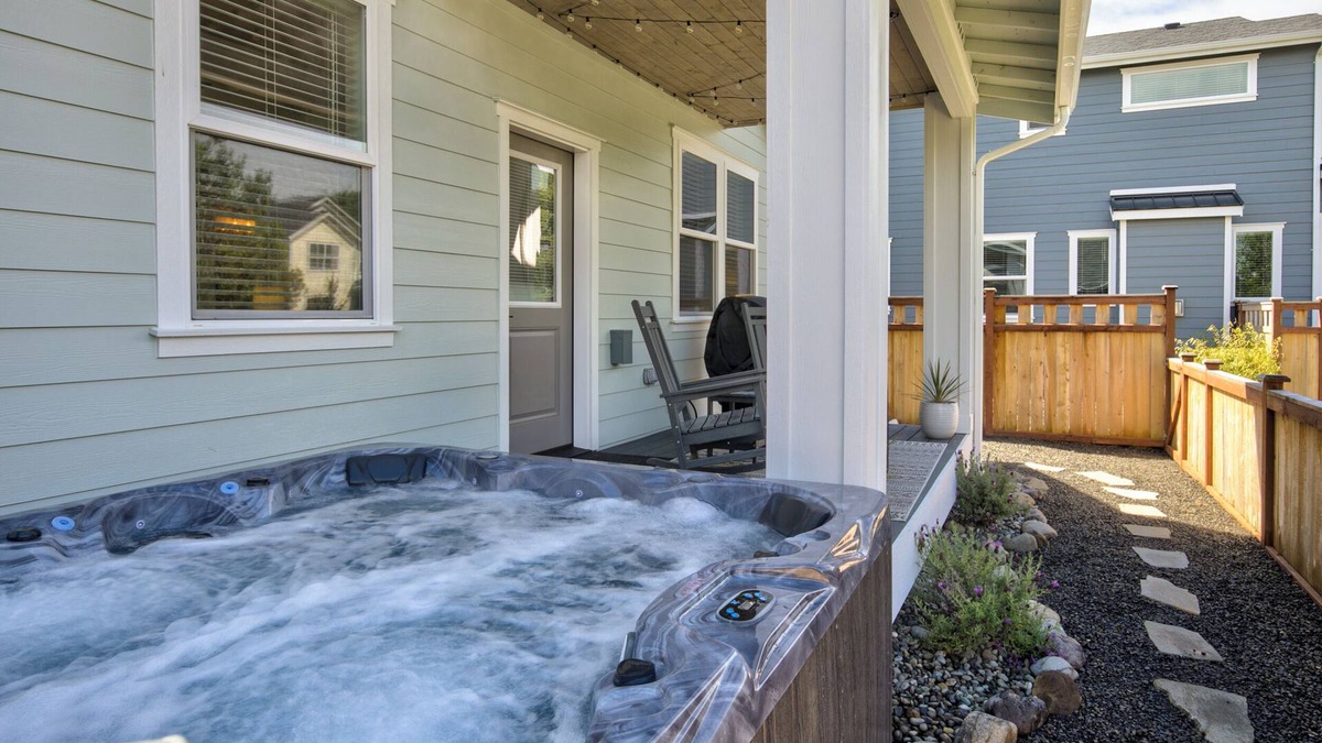 Ocean Shores House | Fancy Finish Cottage - Oyhut Bay Seaside Village