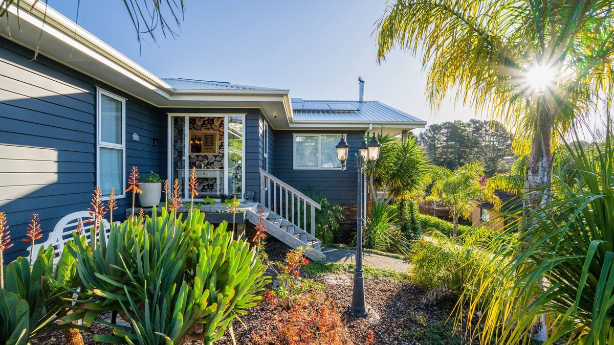 Welcome Bay Apartment | Fantail Nest - Luxurious New Guest Suite