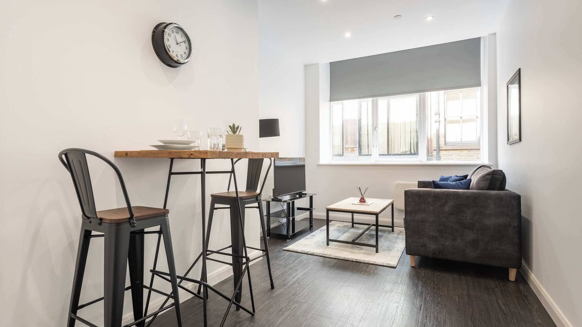 Eastleigh Apartment | Fantastic 1 Bedroom Apartment in Bradford