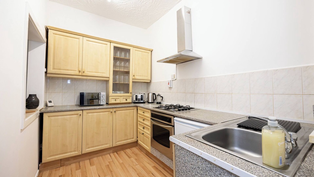 Manchester House | Fantastic 4-bed home with WiFi - Sleeps up to 8. Easy access to city centre.