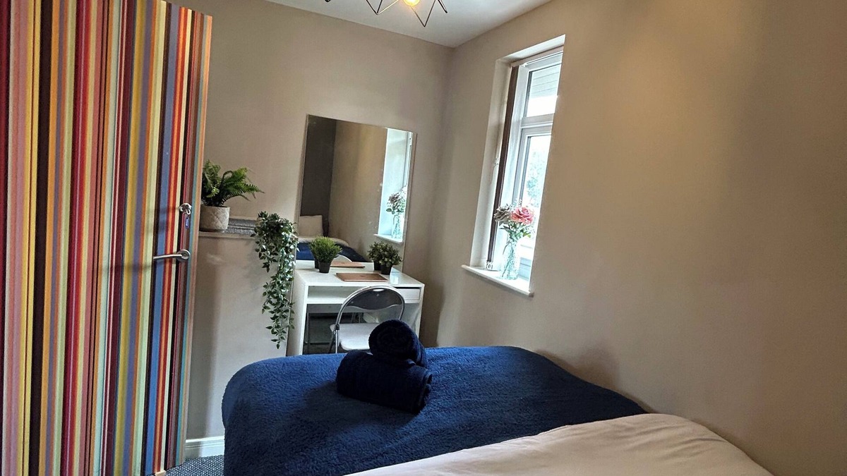 Hull House | Fantastic 5-bedroom house with WiFi in Kingston upon Hull