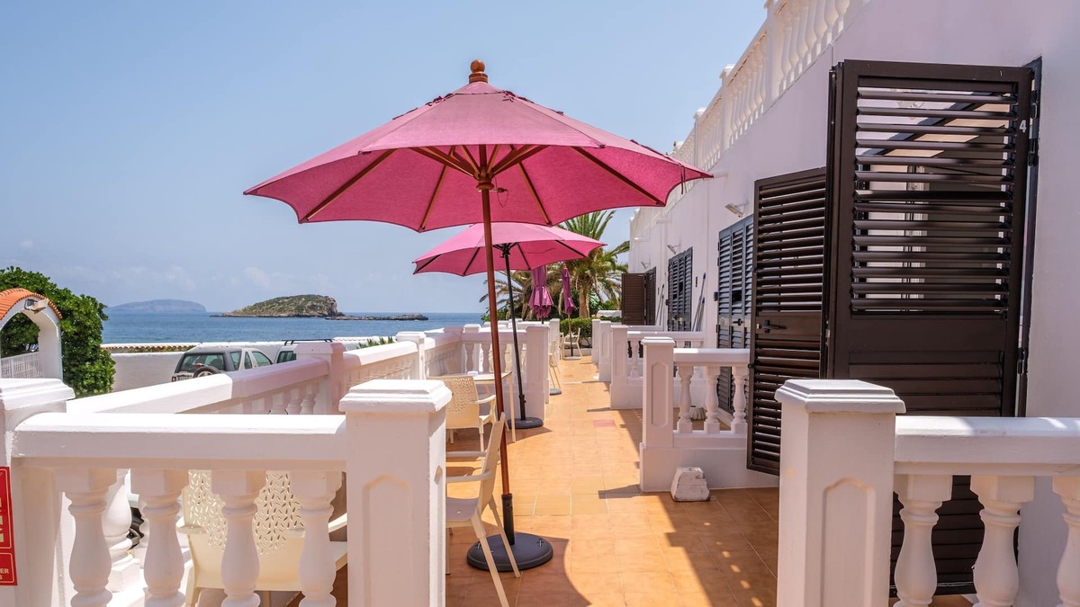 Es Canar Apartment | Fantastic Apartment by the Sea with Air Conditioning, Wi-Fi, Pool & Terrace