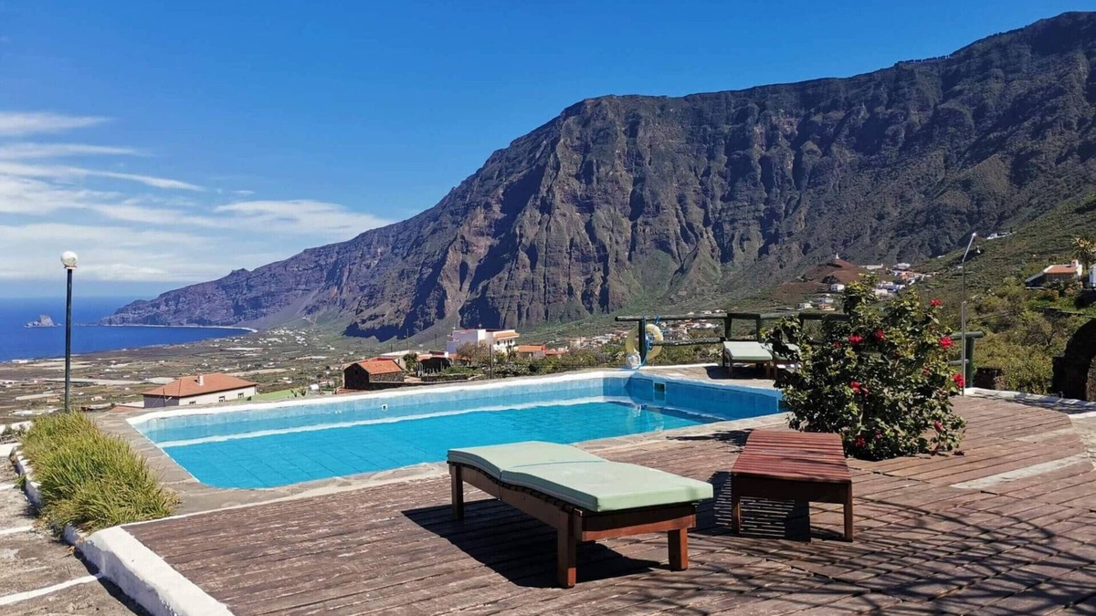 Tigaday Apartment | Fantastic Apartment for 4 guests Views, Pool, Tennis and BBQ