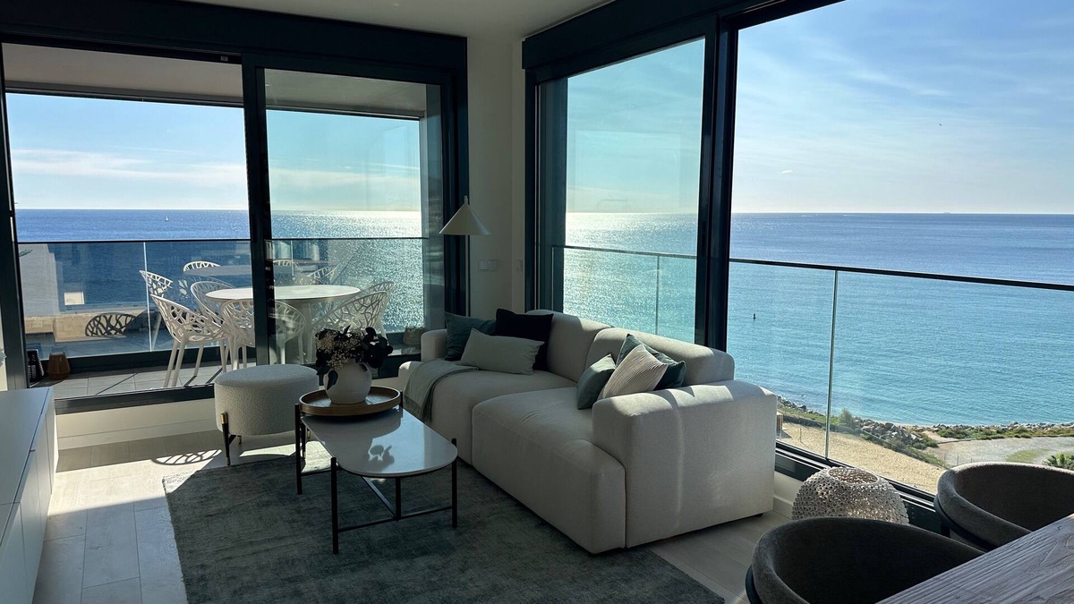 Badalona Apartment | Fantastic apartment right on the beach in Barcelona, with balcony and pool!