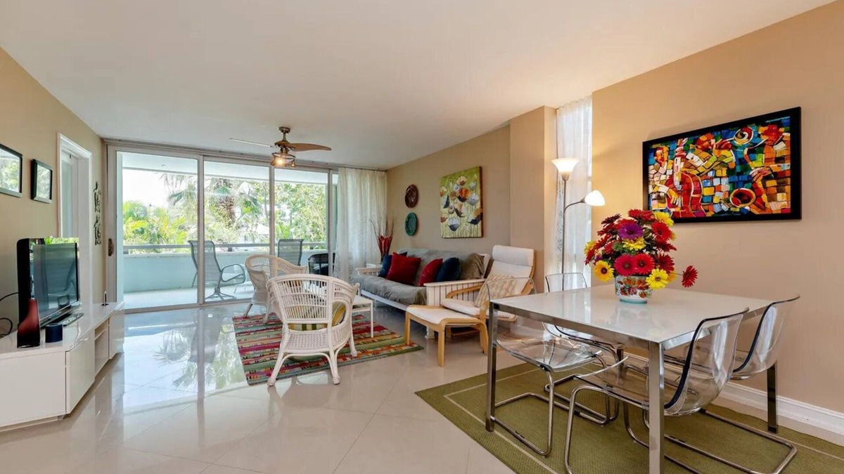Delray Beach Apartment | Fantastic apartment 30 seconds walk to the beach