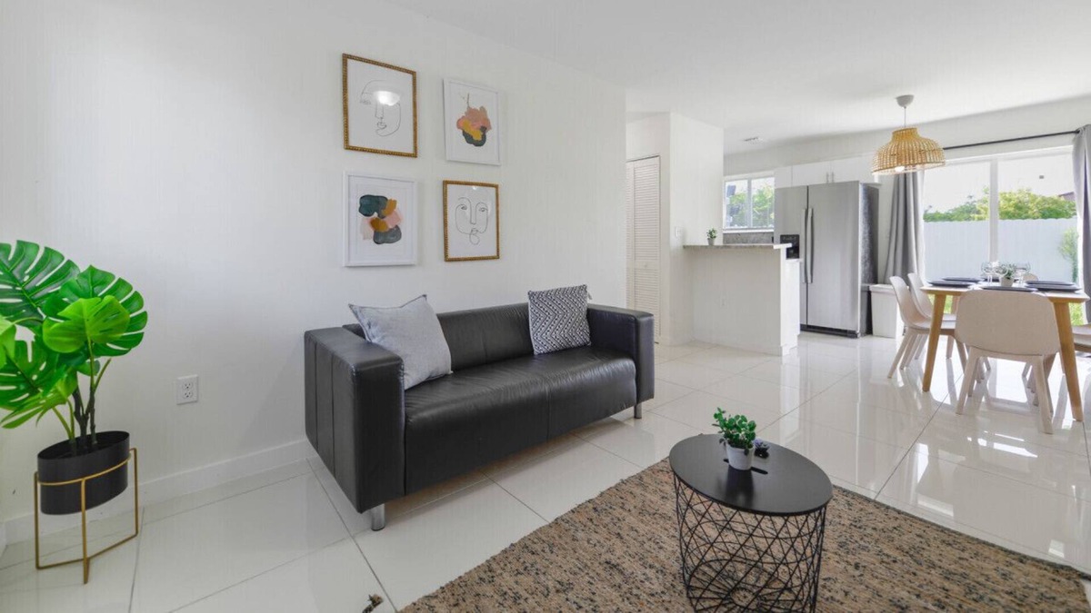 Gladeview House | Fantastic Brand New Duplex 3 Bedrooms/2 bathrooms