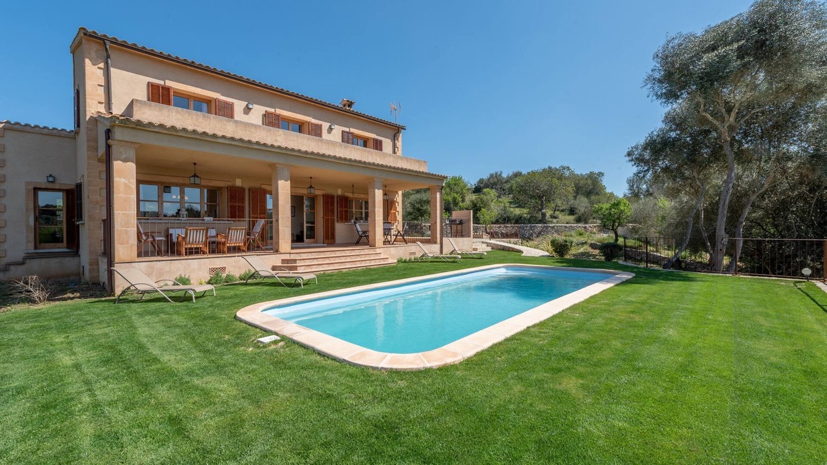 Arta Villa | Fantastic Country House with Pool, Wi-Fi, Veranda and Garden
