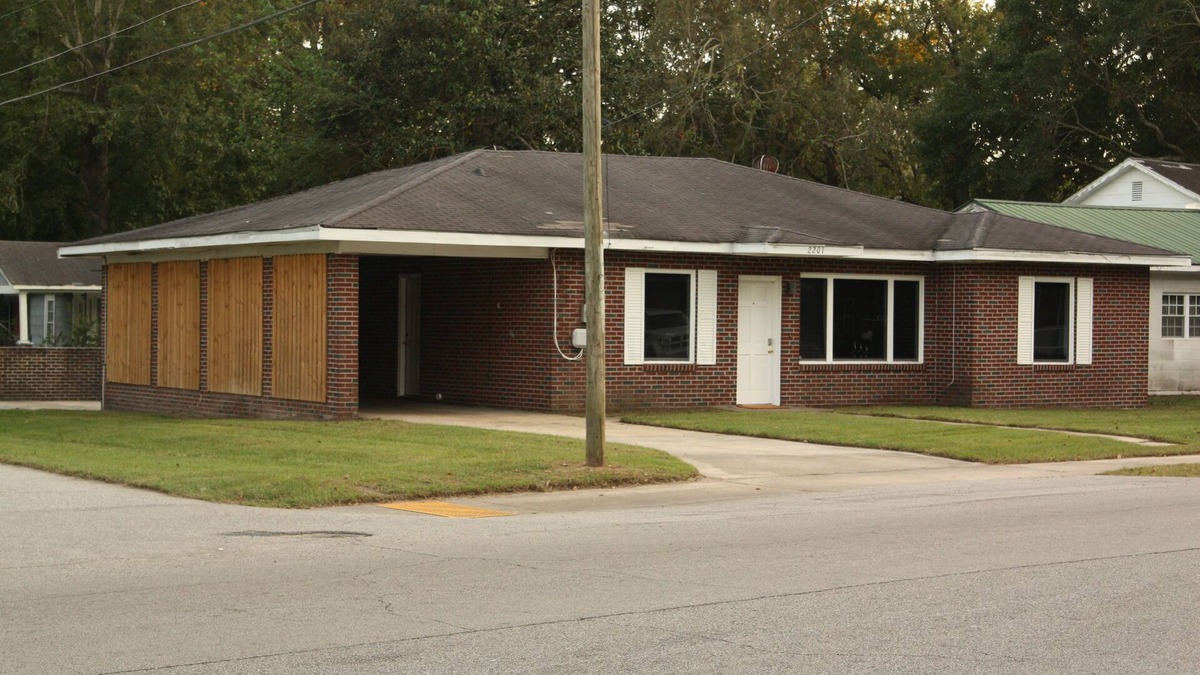 North Charleston House | FANTASTIC PRICE ! FOR CHARLESTON! 2 BR HOUSE NO HIDDEN FEES