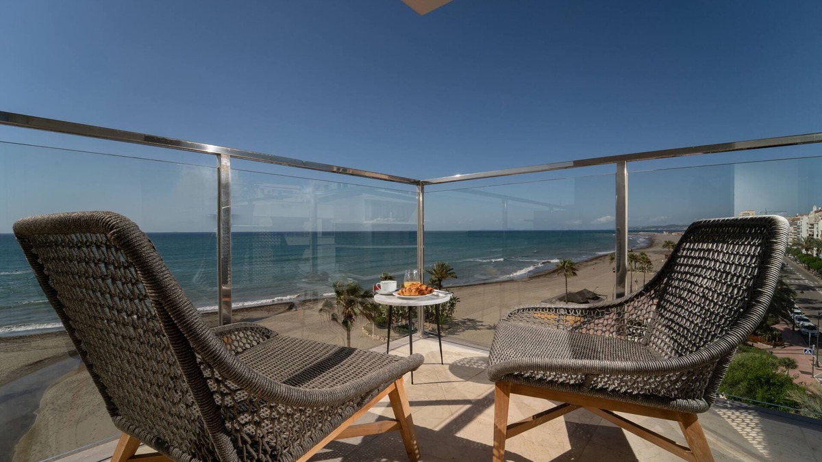 Estepona Apartment | FANTASTIC SEA FRONT APARTMENT