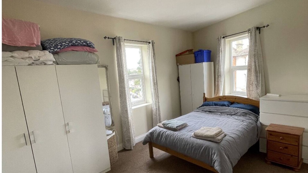 Anerley Apartment | Fantastic Spacious Top Floor Flat all to yourself, strictly no smoking