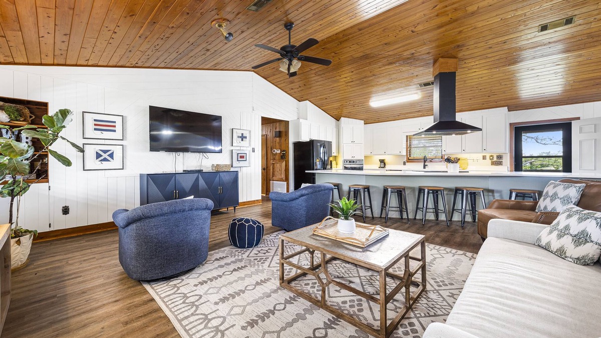 Elberta House | FANTASTIC SPECIALS-Charming Bay Front in Elberta, AL-2 BOAT SLIPS-SLEEPS 12