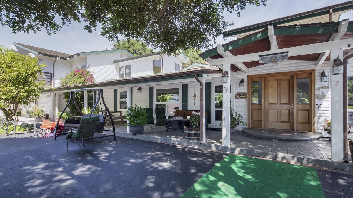 Salinas House | Fantastic Vacation Retreat, Family Reunions , and Private Pool!