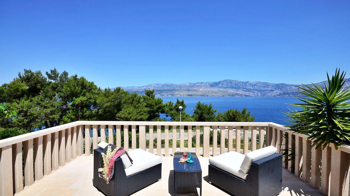 Postira Apartment | Fantastic view, right by the sea, pets welcome