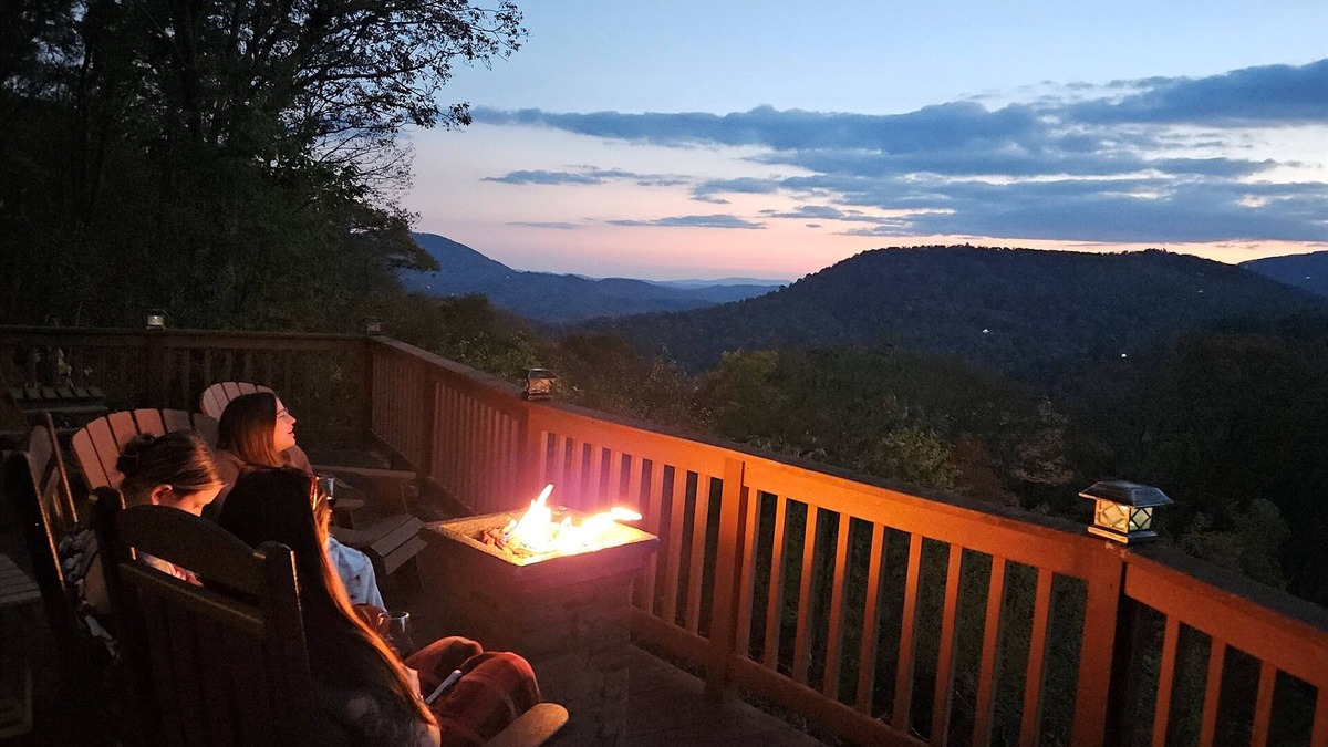 Buck Mountain House | Fantastic Views, Custom 5 BR Home, 5 min to Town, Shopping, Dining, Hiking, More