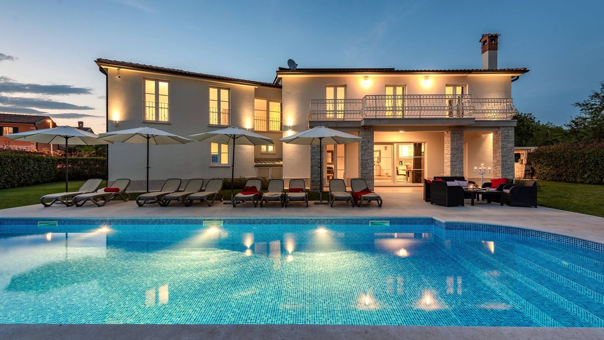 Labinci Villa | Fantastic villa for up to 12 people close to the sea 6 bedrooms