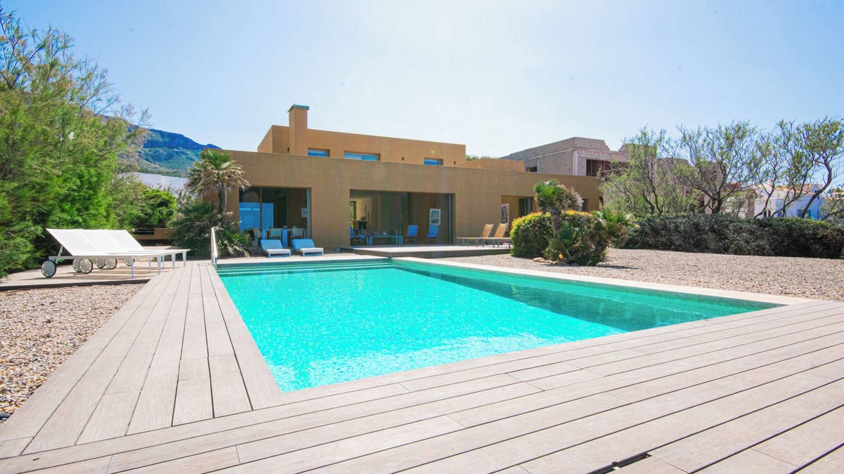 Betlem de Marina Villa | Fantastic villa in the first line of the sea in Beltem