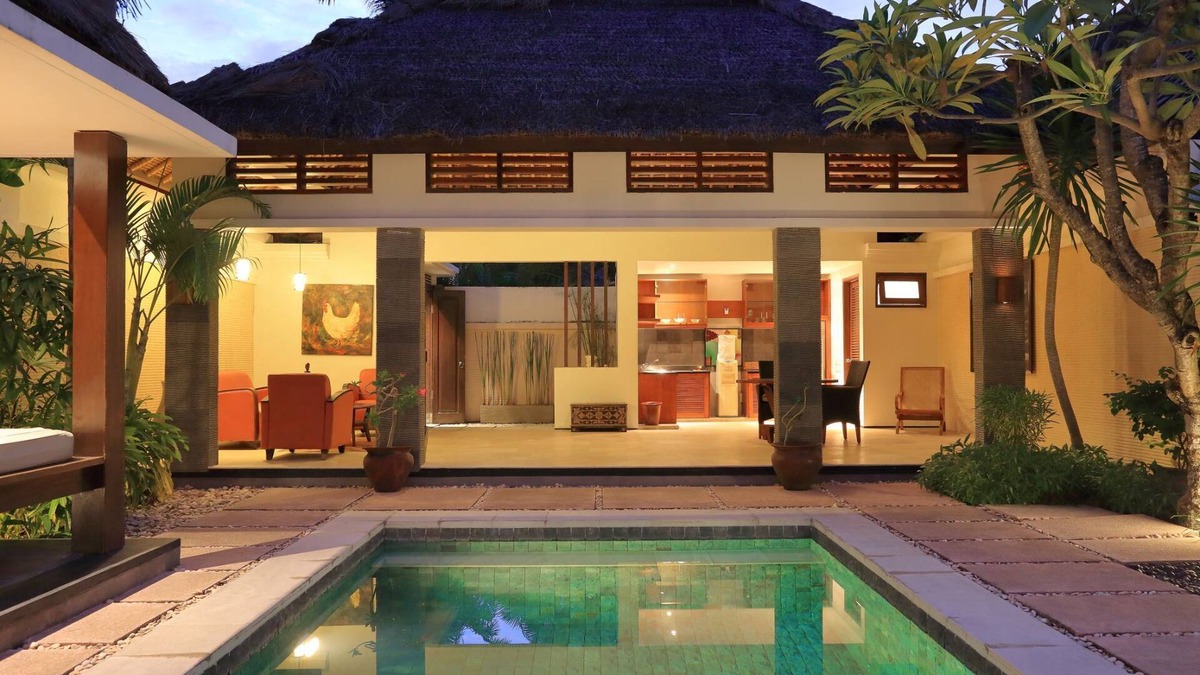 Mangsit Villa | Fantastic Villa, Private Pool few steps to the beach