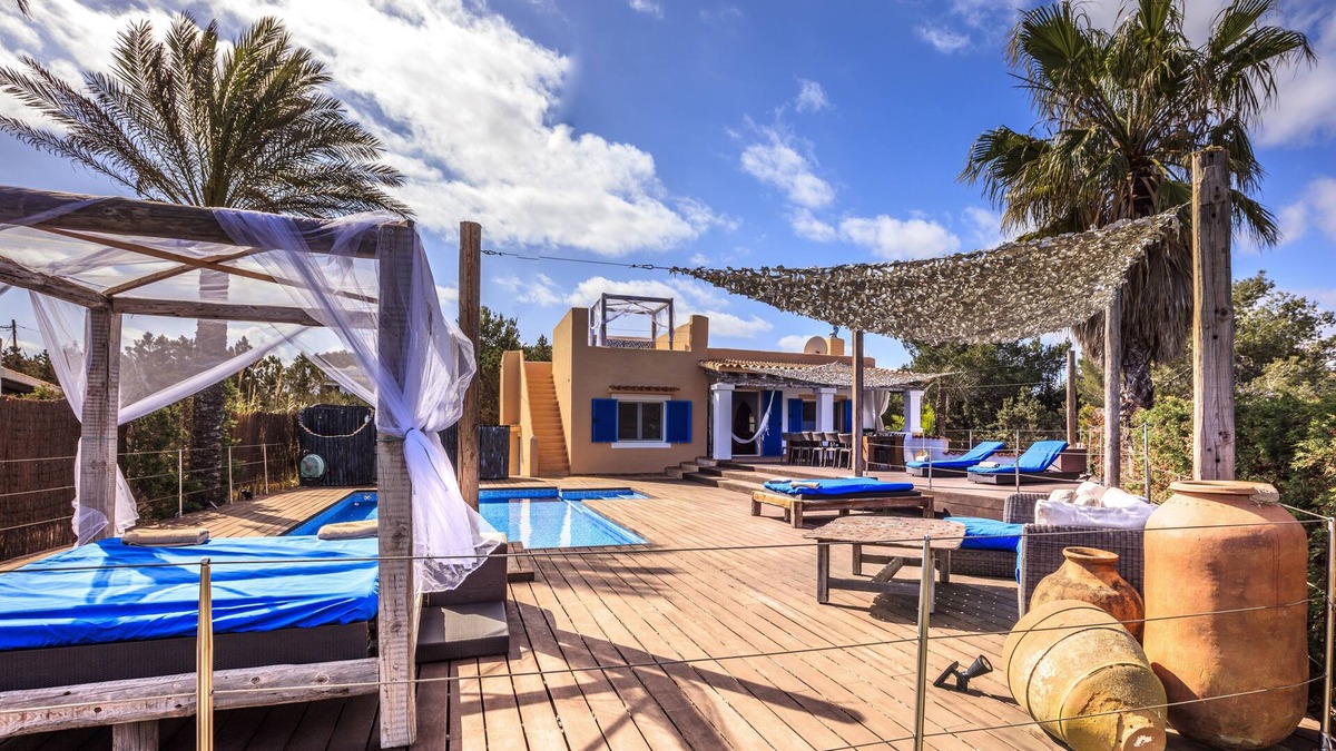 Es Pujols House | Fantastically beautiful house with a view of Ibiza
